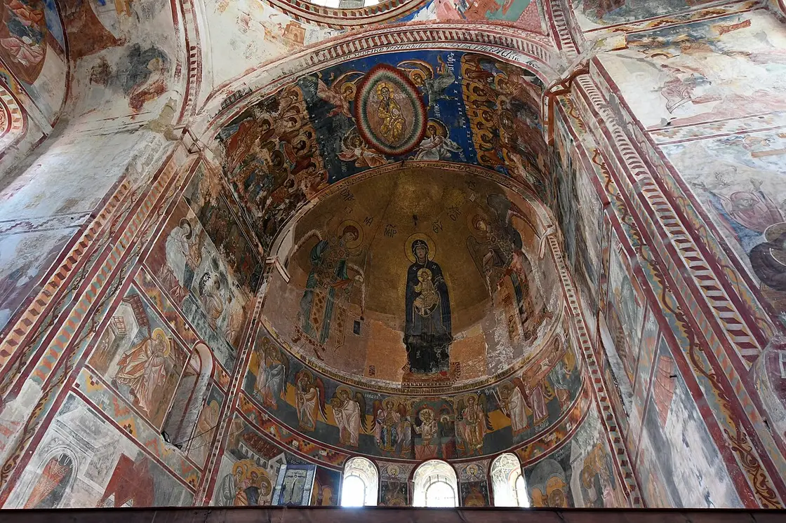 Монастырь Гелати при дневном свете