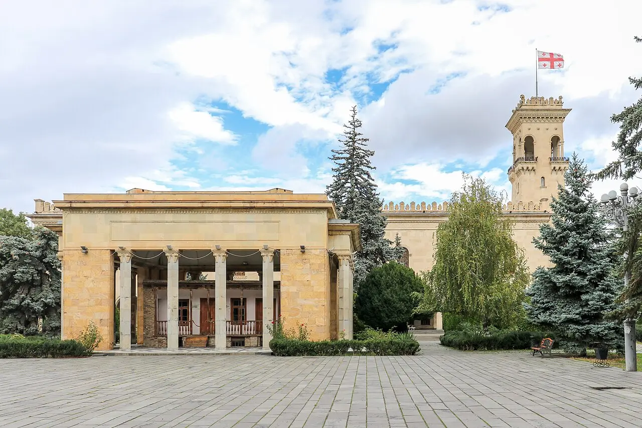 Здание музея Сталина в Гори