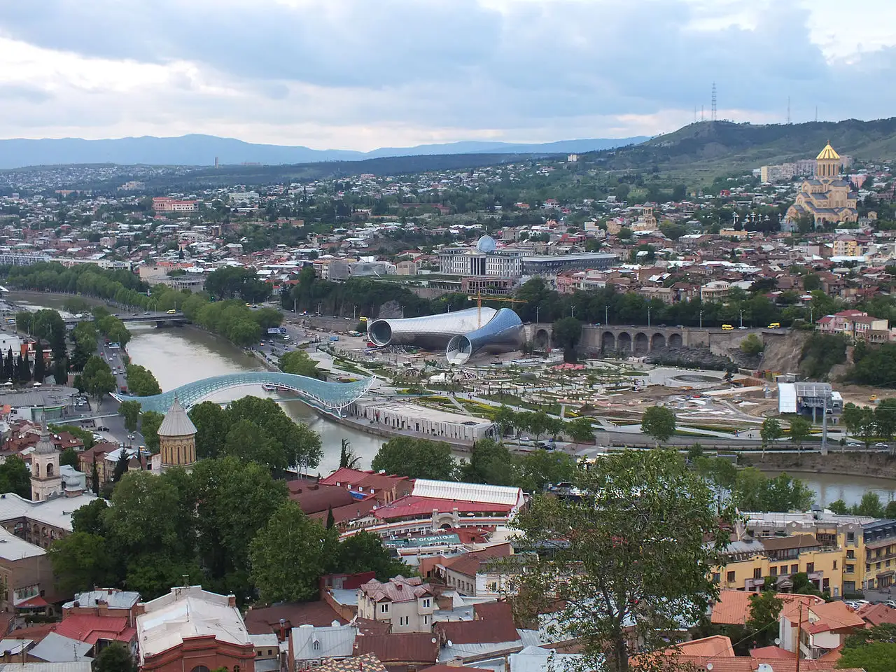 Панорама района Рике с Мостом Мира с высоты