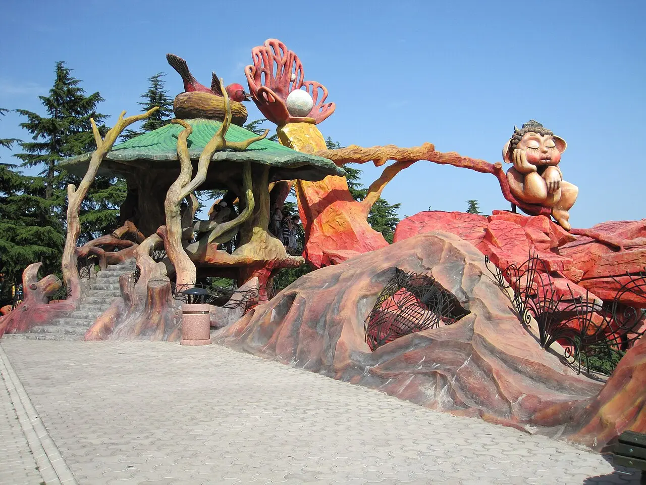 Bright fairy-tale figures and decorations in Mtatsminda Park