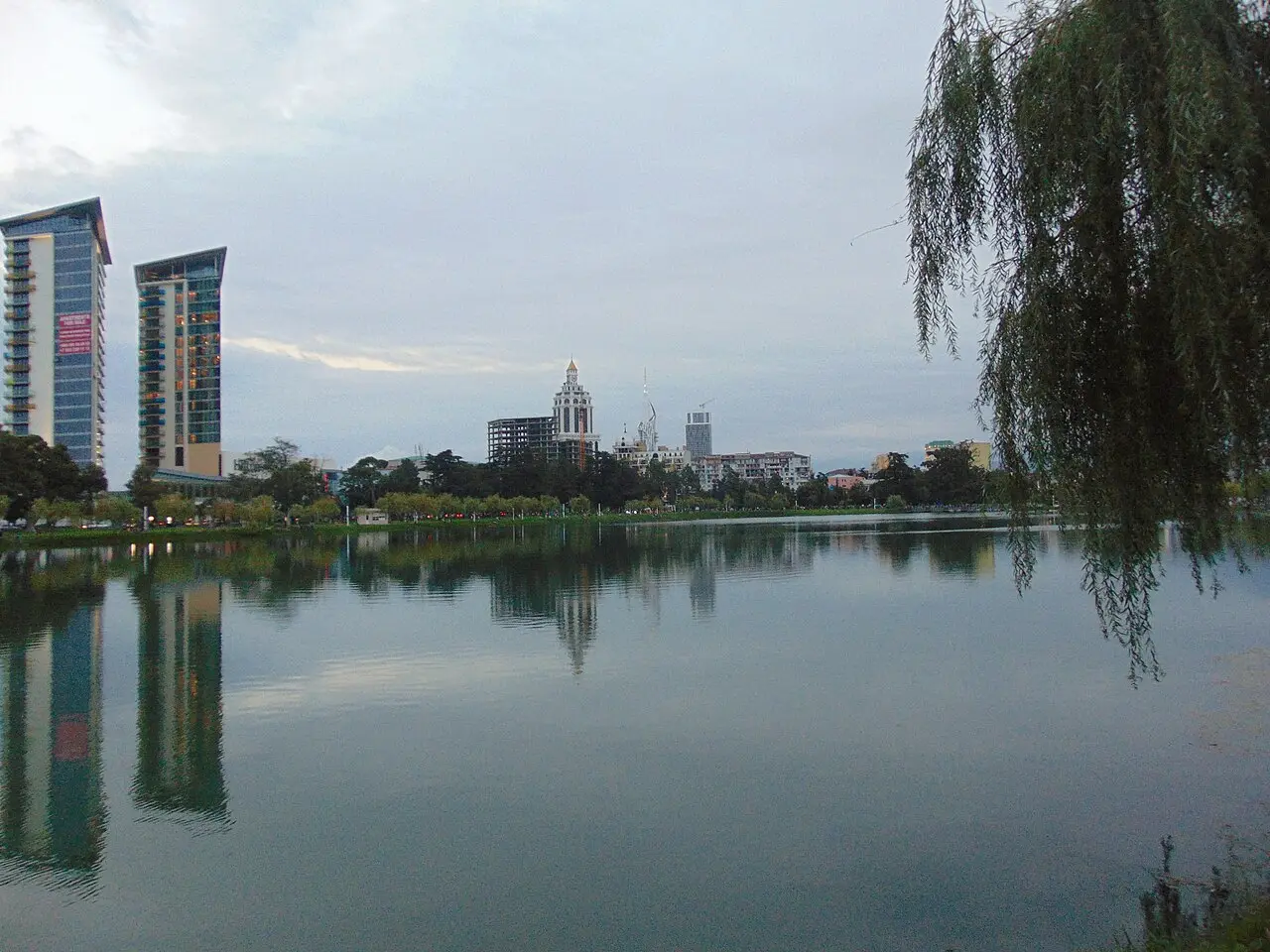 Nurigeli Lake in 6 May Park
