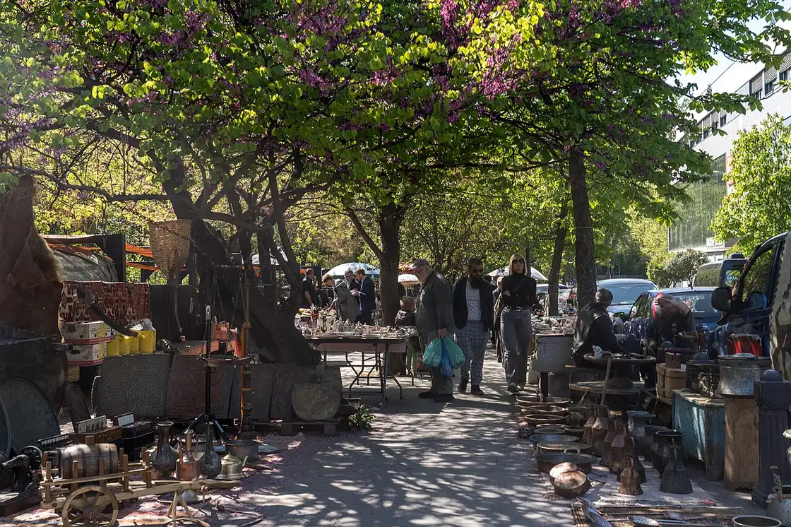 Vintage goods on the stalls of the Dry Bridge