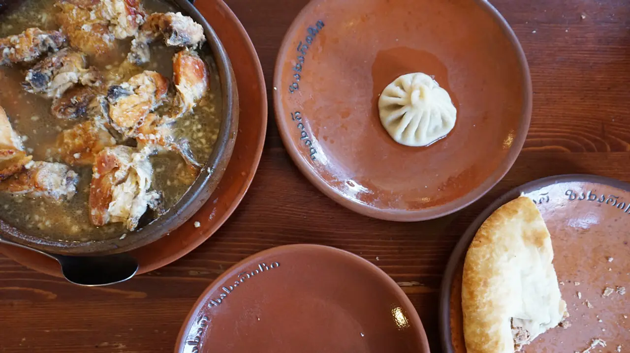 Georgian dishes in clayware
