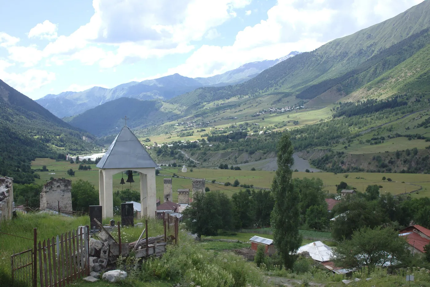 The Mulakhi valley with Svan towers and green slopes near Zhabeshi